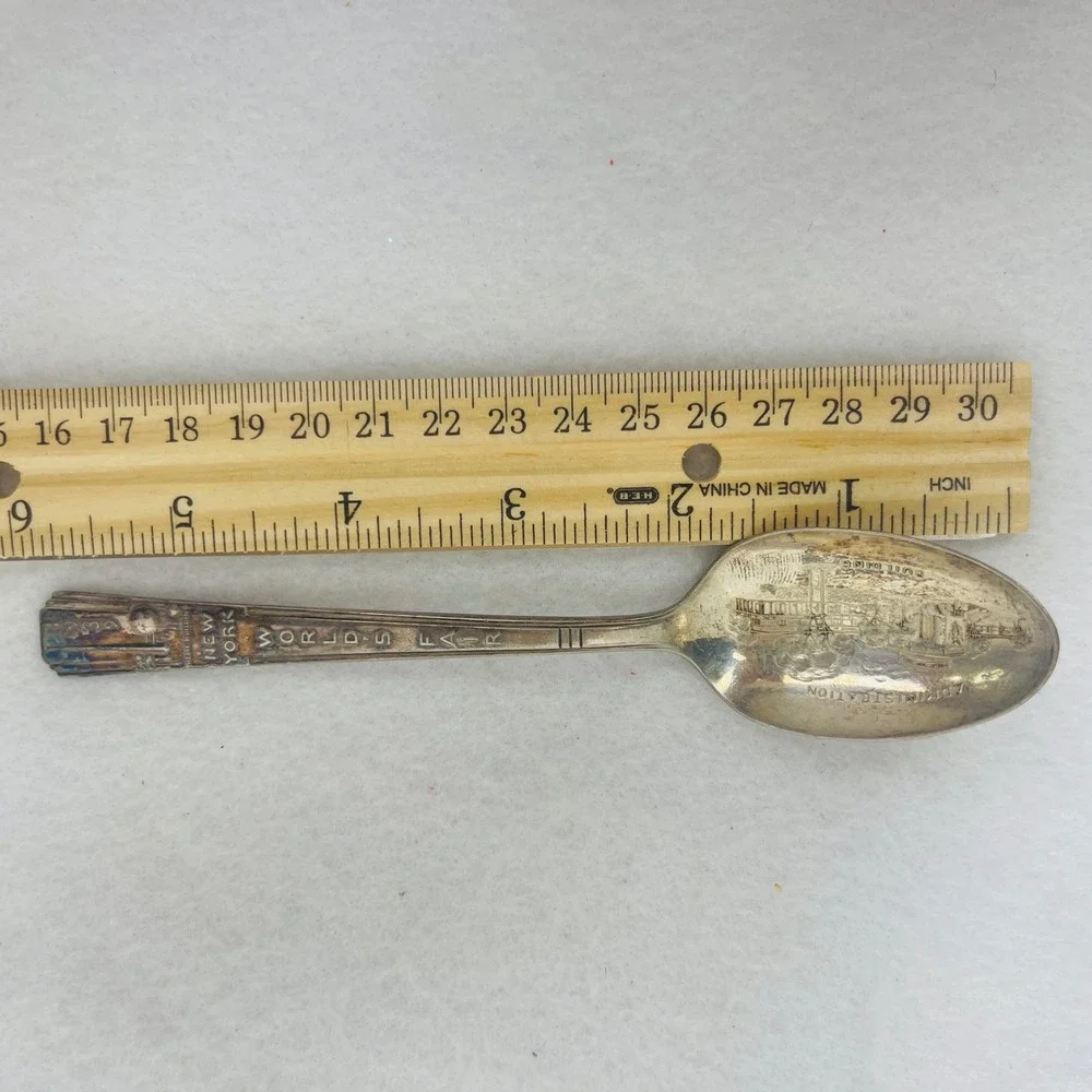 1939 New York World's Fair Souvenir Spoon Administration Building Silver Good